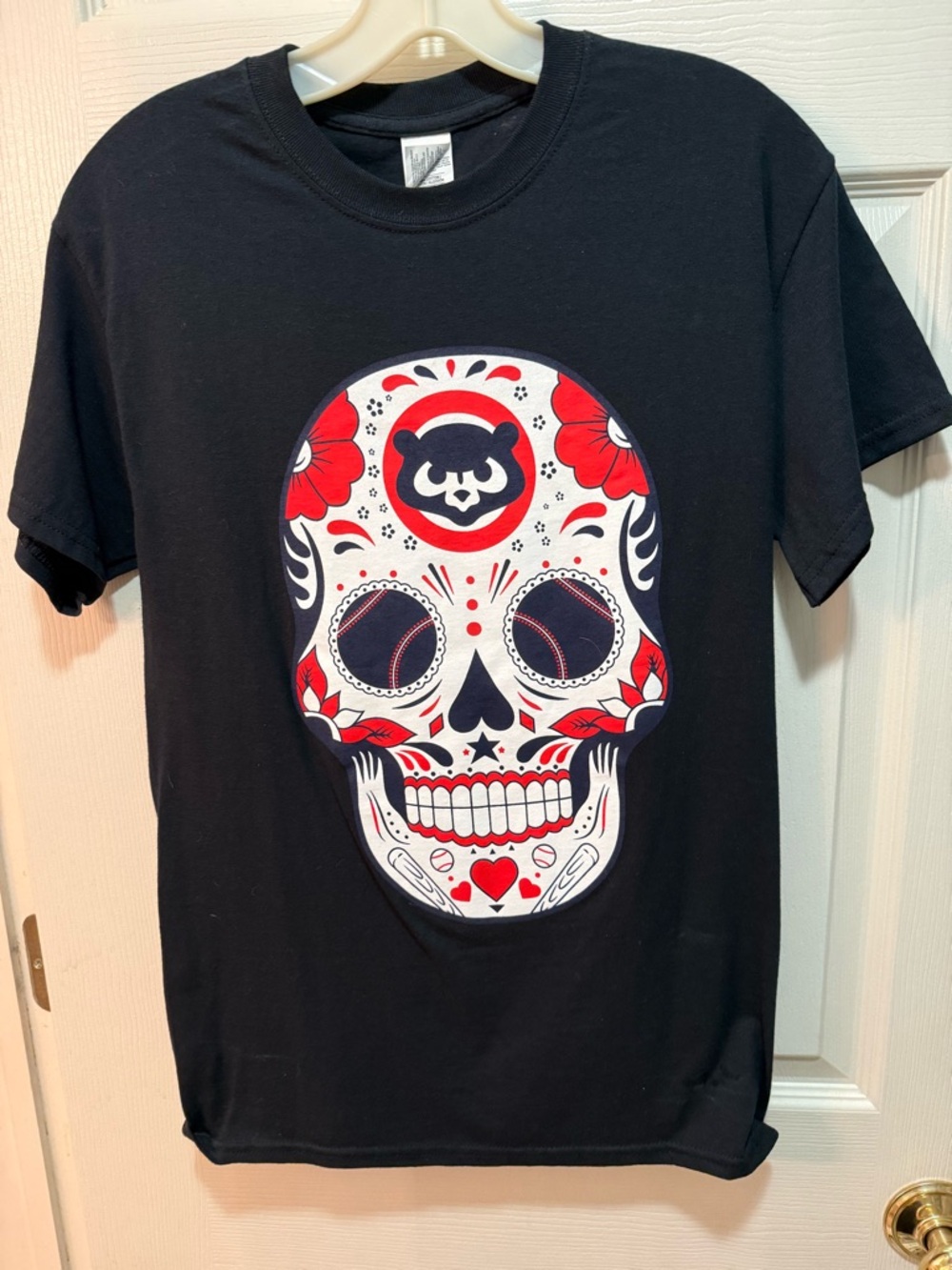 Women’s Chicago Cubs Day of the Dead - Red & White Sugar Skull Design size small